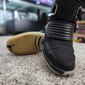 NIKE AIR JORDAN SIZE 9 INDOOR BASKETBALL COURT USE ONLY